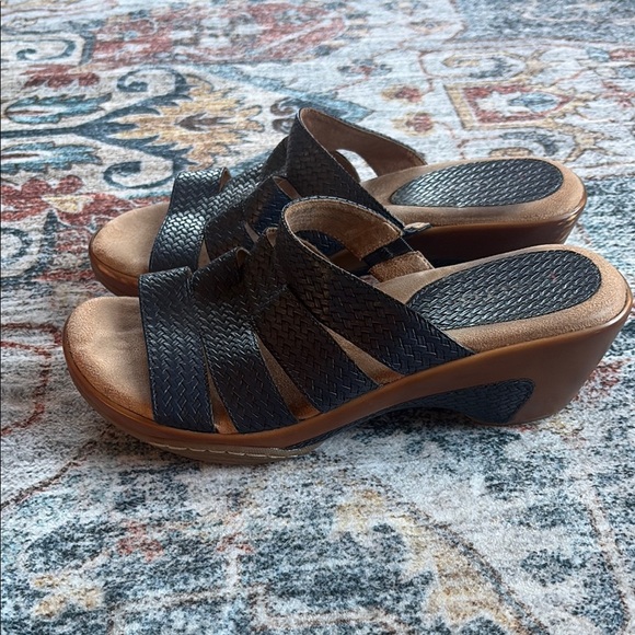 Alto Clothing Co. Navy wedge - Picture 2 of 4